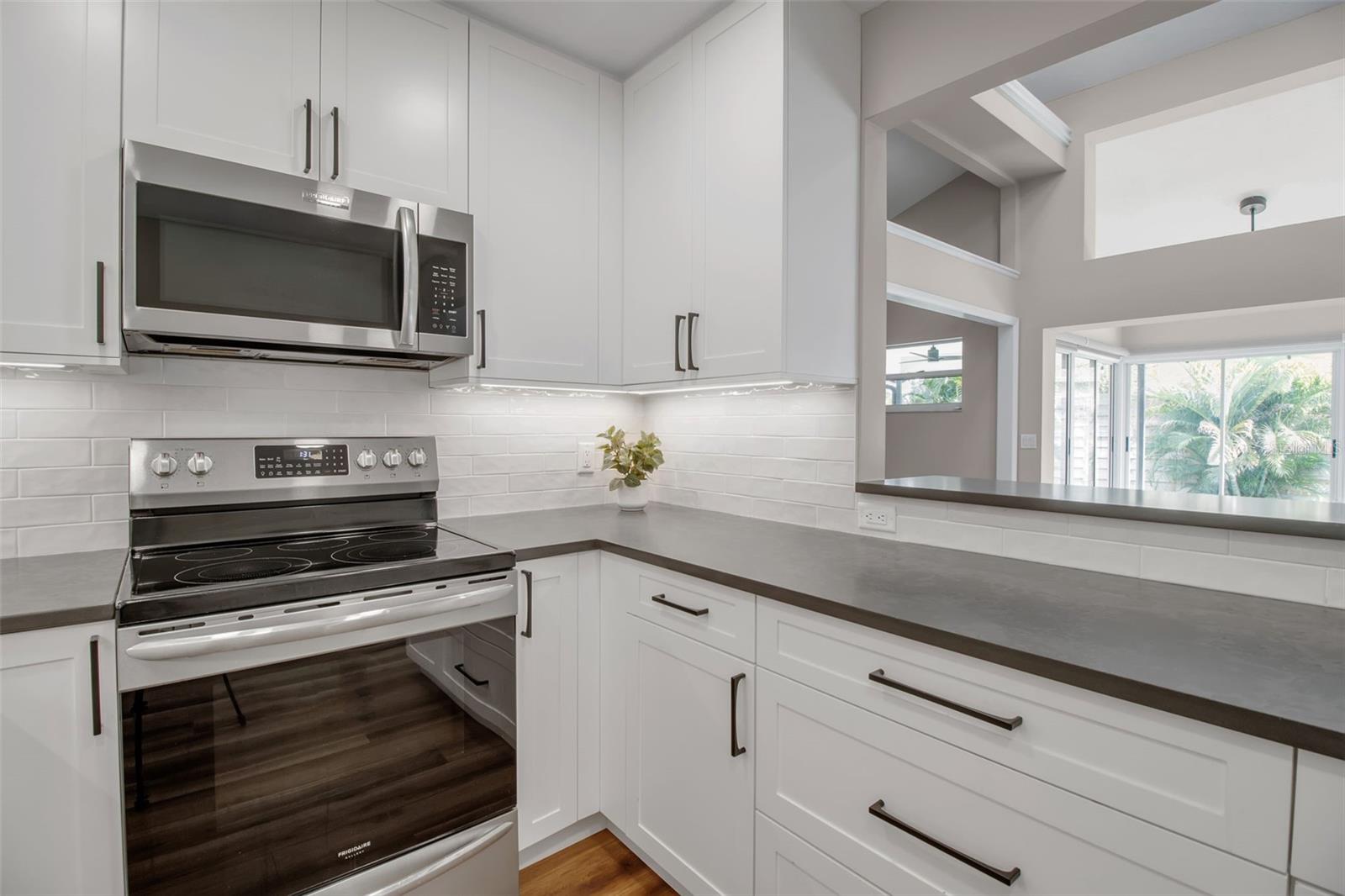 SOUTH VENICE - Residential