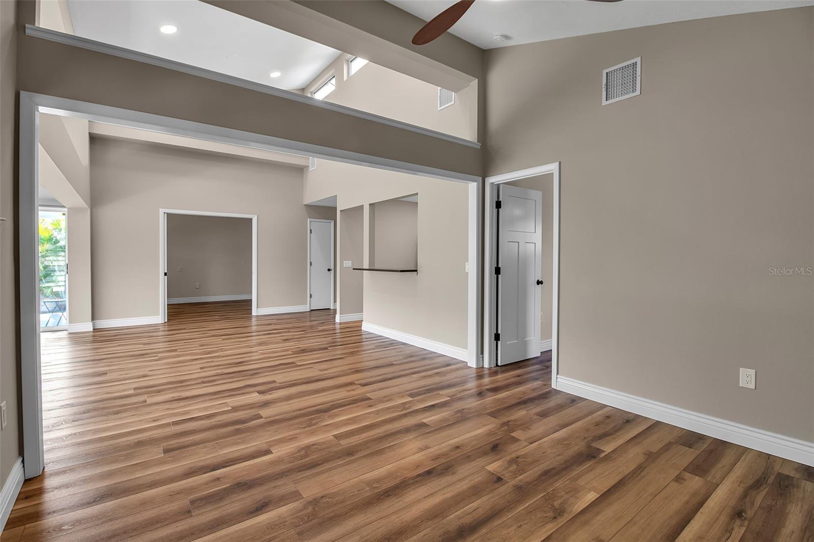 SOUTH VENICE - Residential