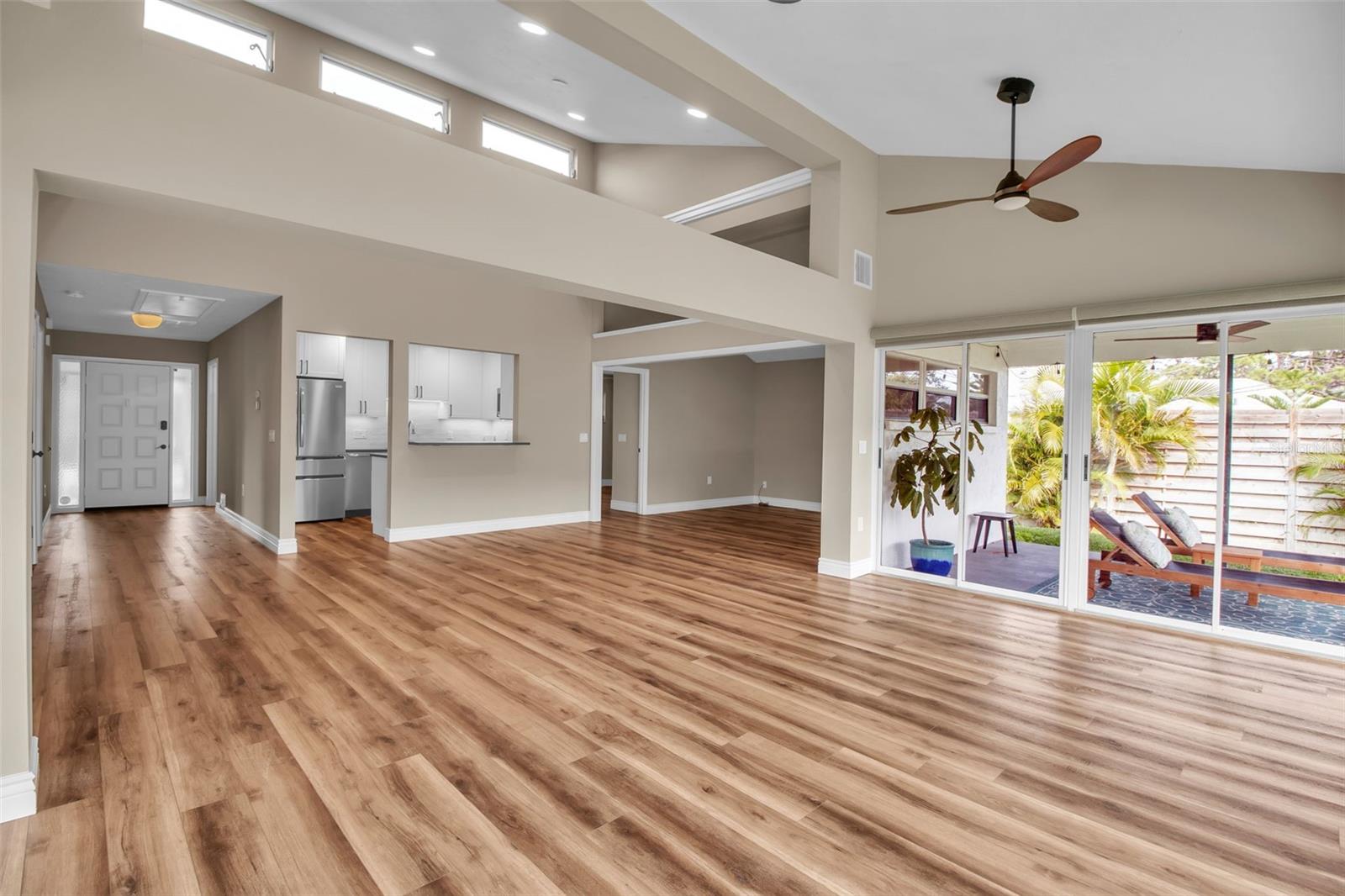 SOUTH VENICE - Residential