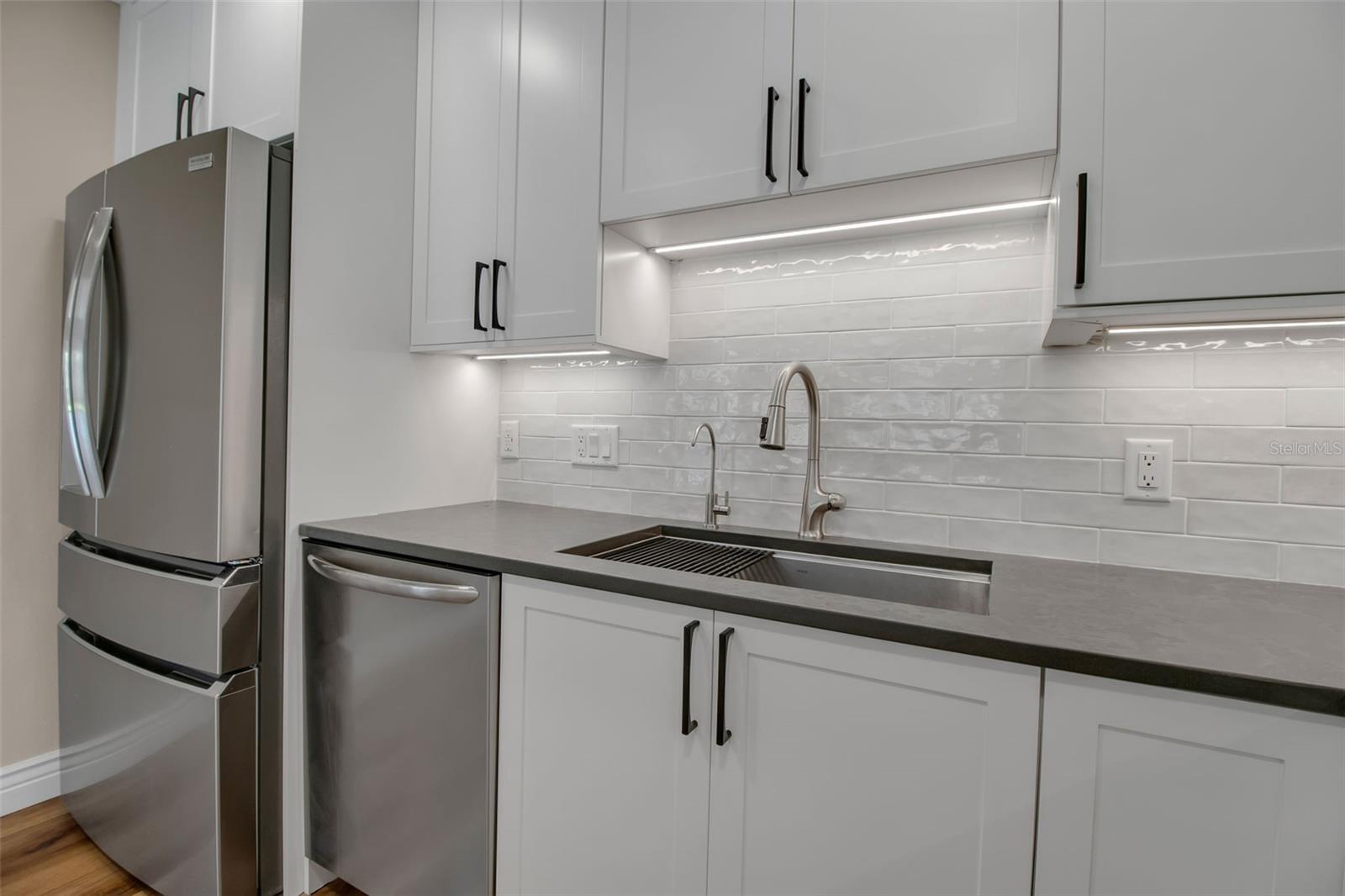 SOUTH VENICE - Residential