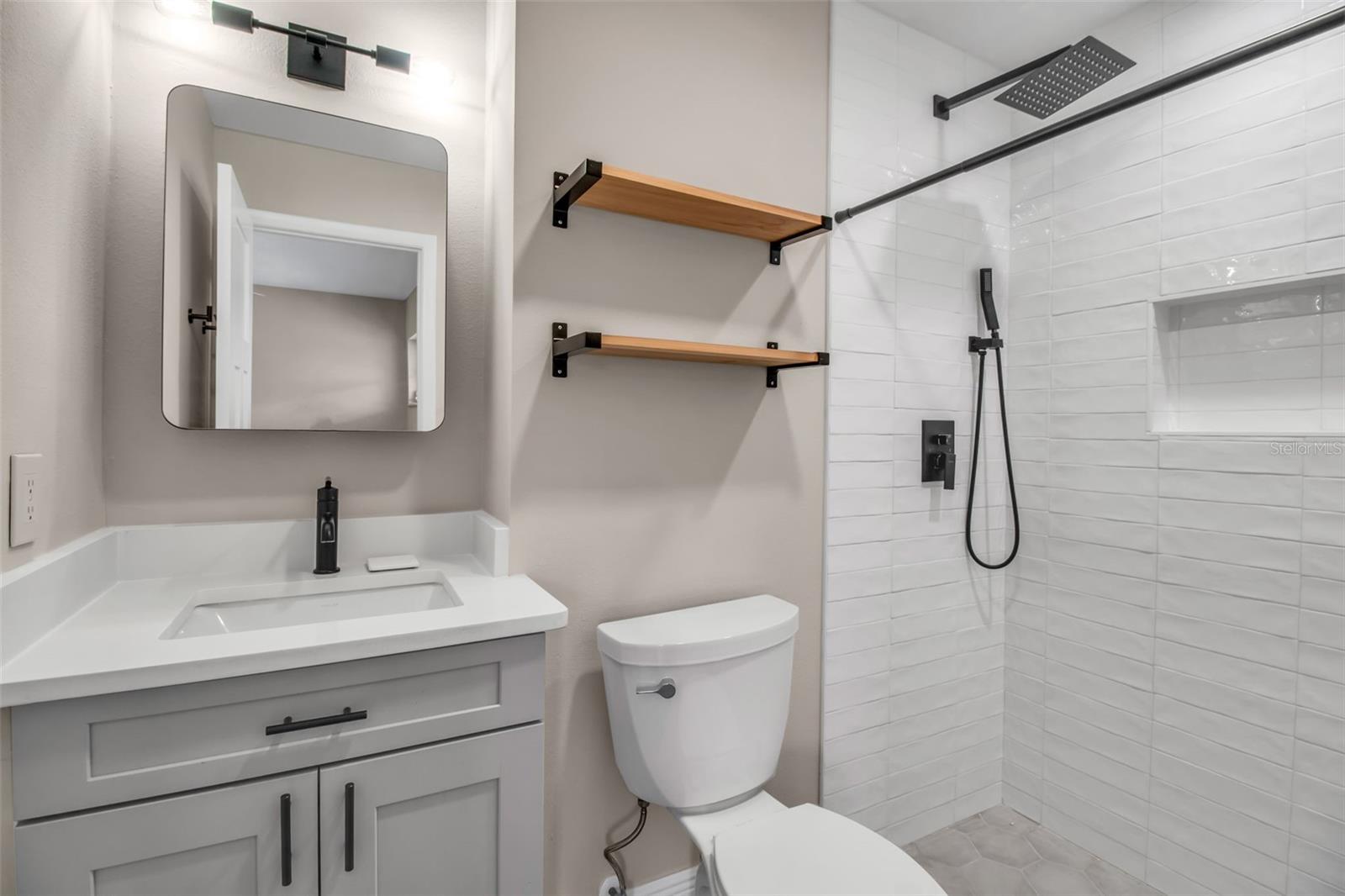 SOUTH VENICE - Residential