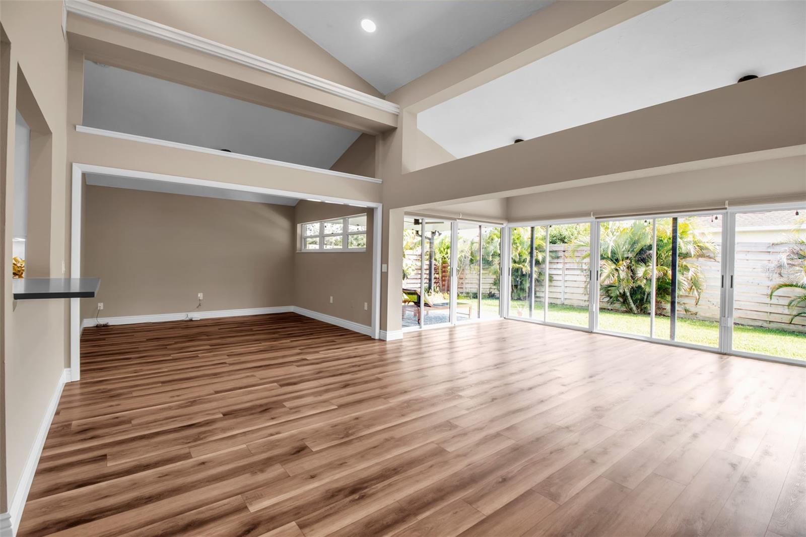 SOUTH VENICE - Residential