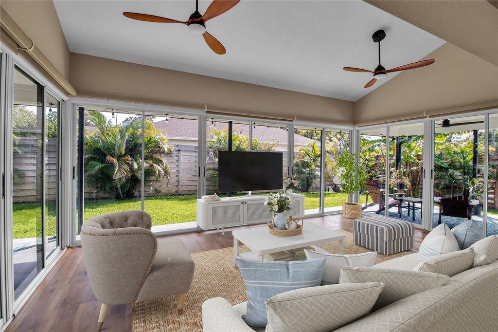 Photo of 1471 Southland Road, Venice, FL 34293 (MLS # A4678402)