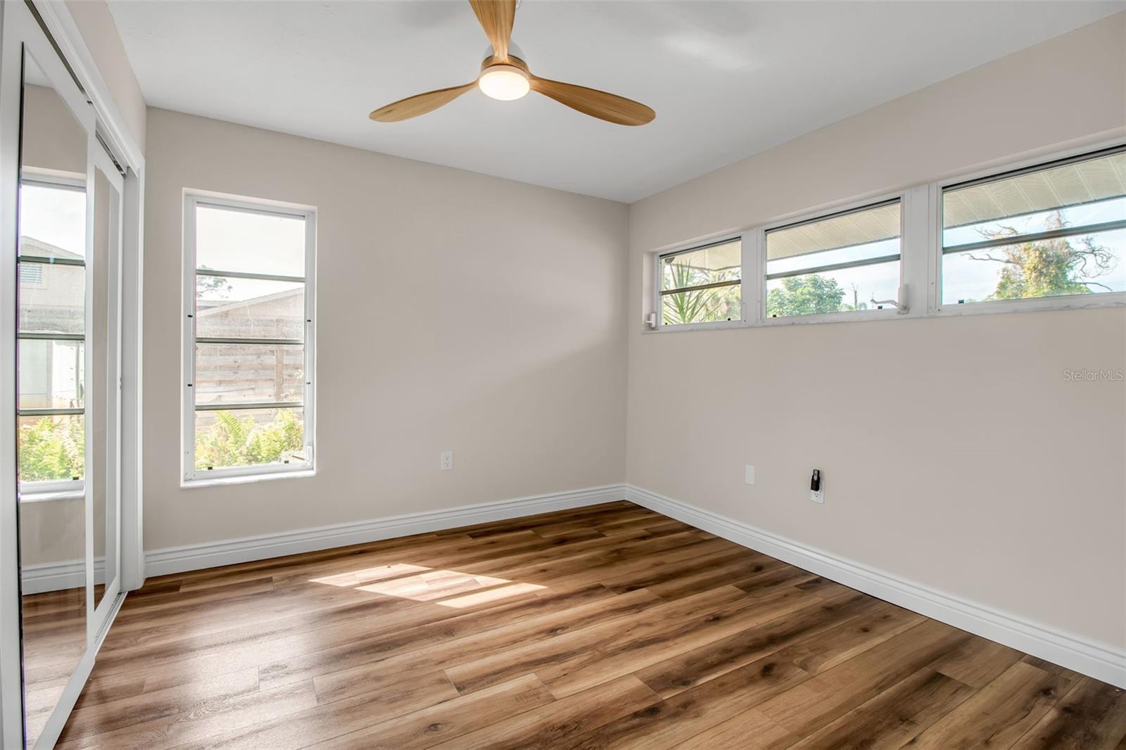 SOUTH VENICE - Residential