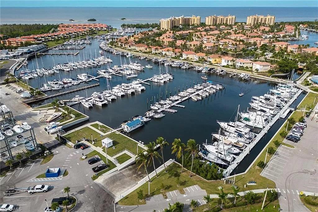 ESPLANADE/BURNT STORE MARINA PH 2 BLDNG 2 - Residential