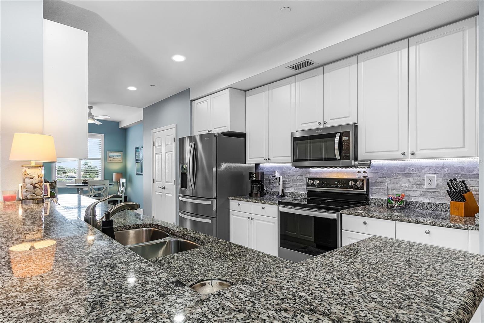 ESPLANADE/BURNT STORE MARINA PH 2 BLDNG 2 - Residential