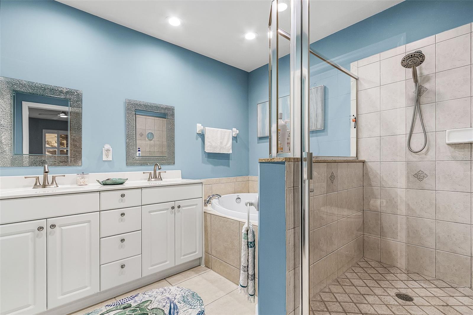 ESPLANADE/BURNT STORE MARINA PH 2 BLDNG 2 - Residential