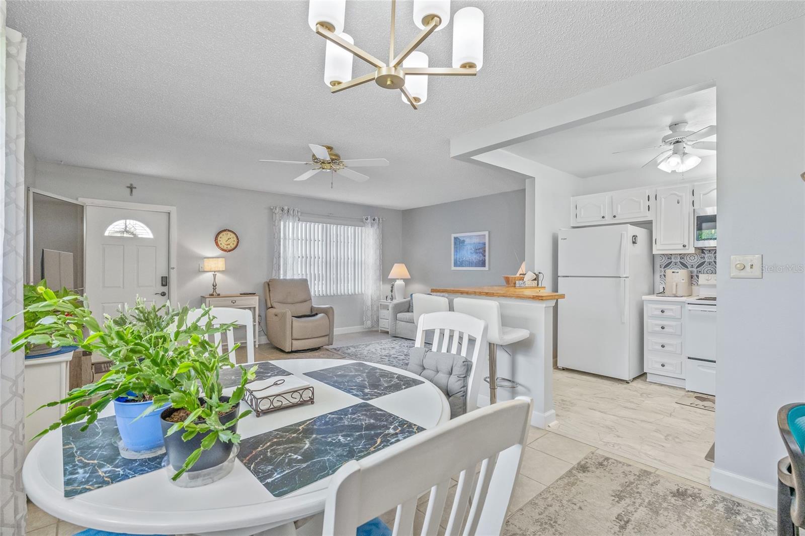 PARADISE POINTE WEST - Residential