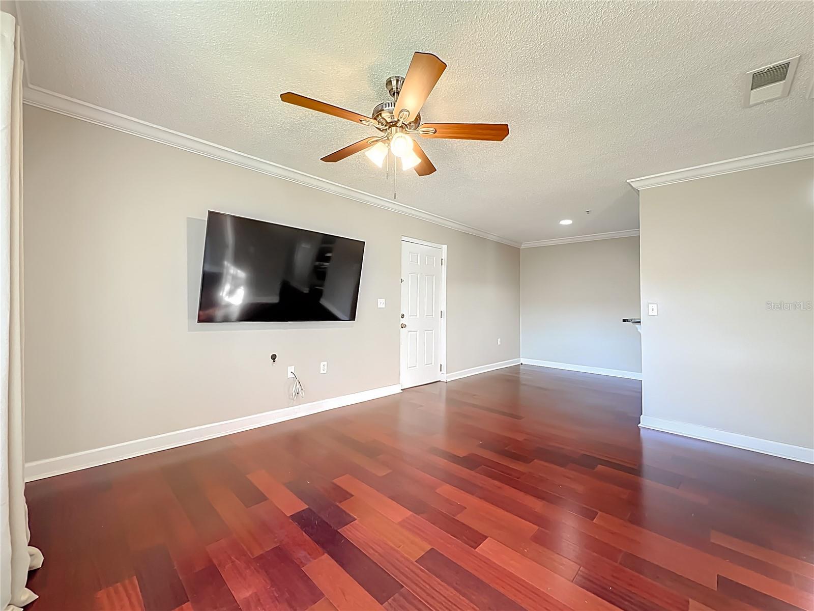 MIRIADA CONDO - Residential