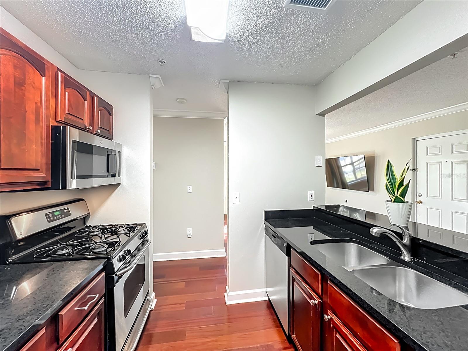 MIRIADA CONDO - Residential