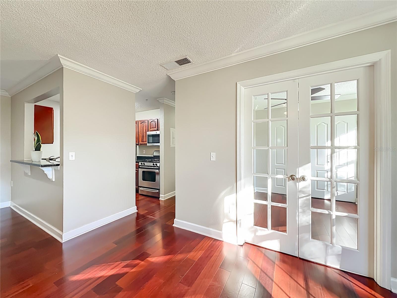 MIRIADA CONDO - Residential