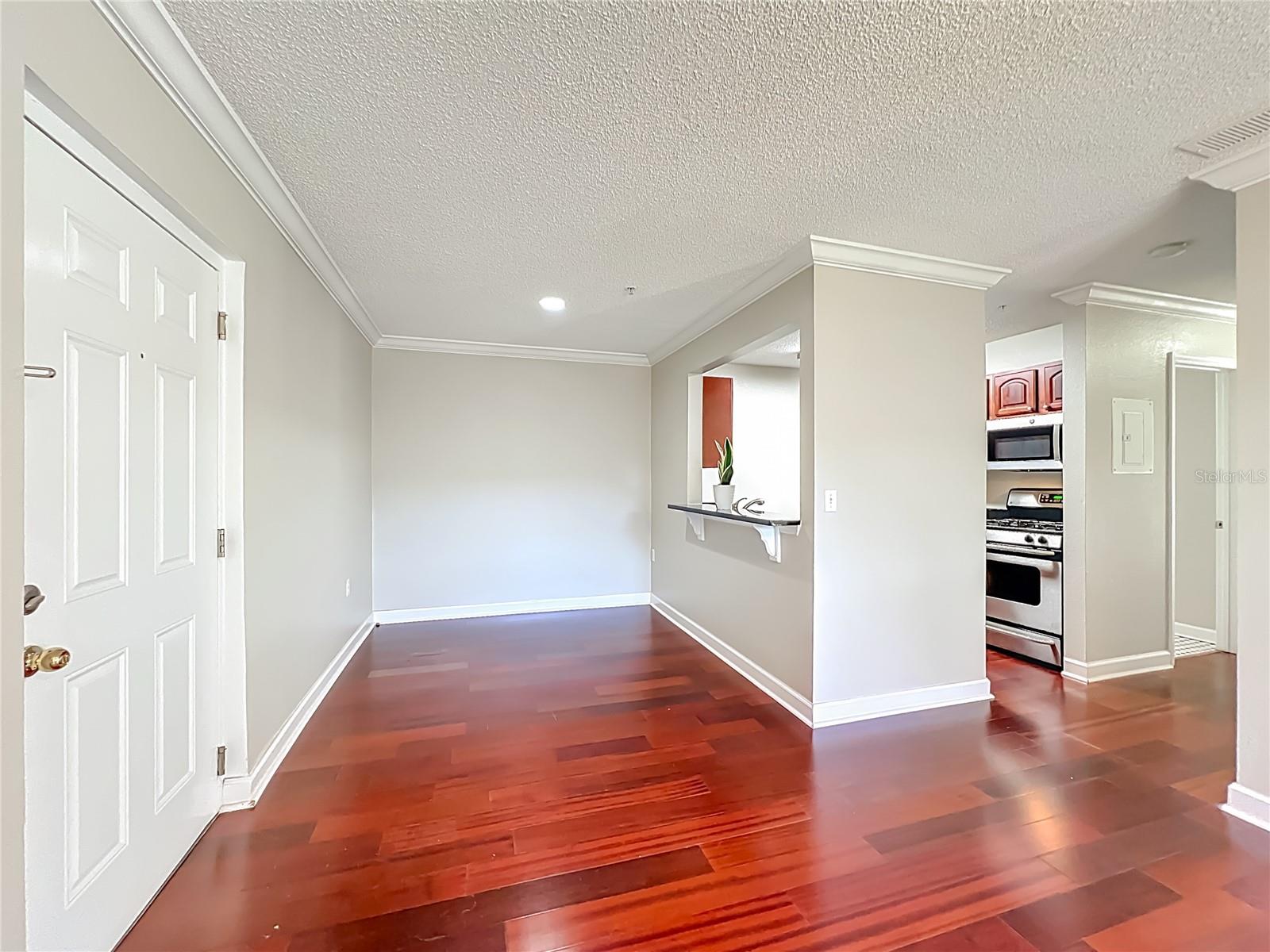 MIRIADA CONDO - Residential