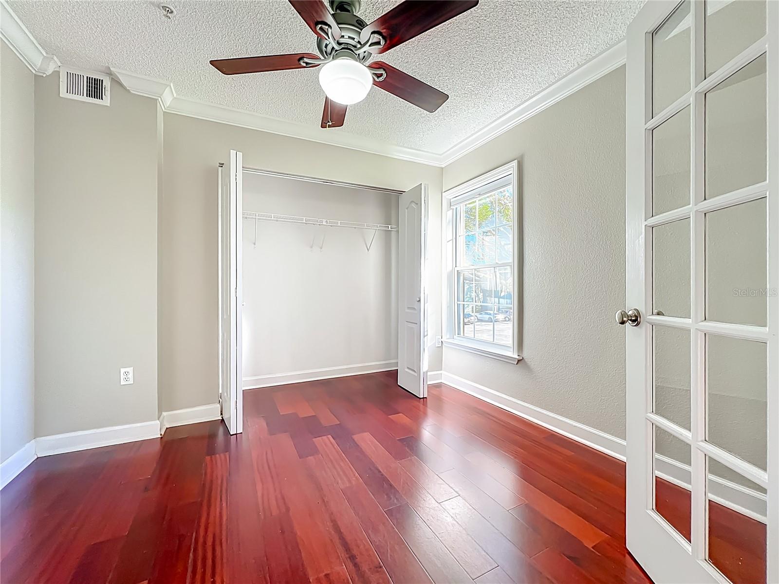 MIRIADA CONDO - Residential