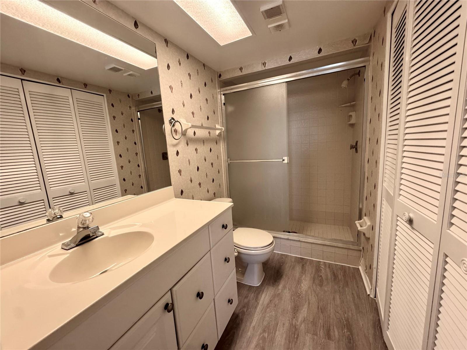 SEMINOLE OAKS APTS - Residential Lease