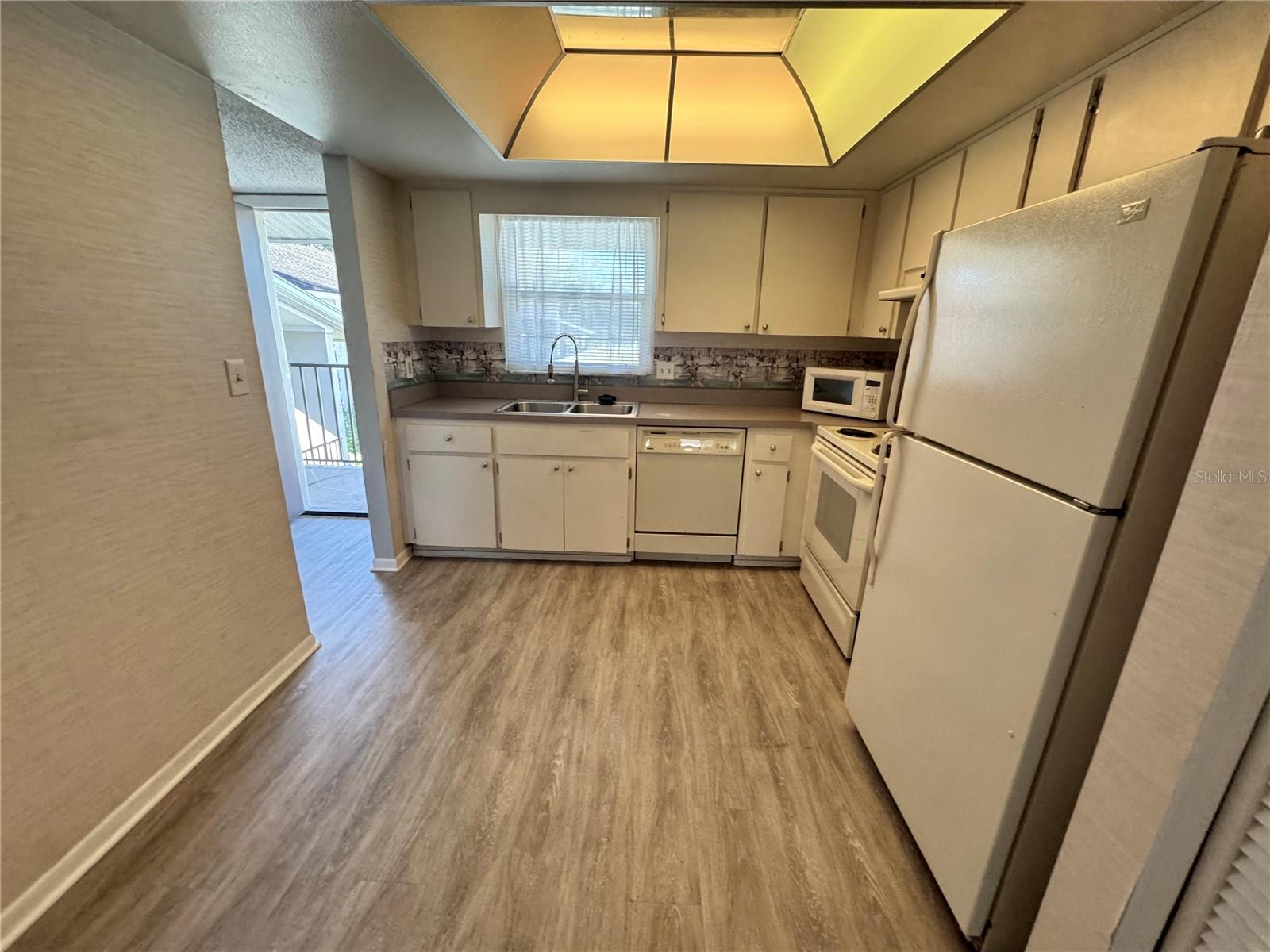 SEMINOLE OAKS APTS - Residential Lease