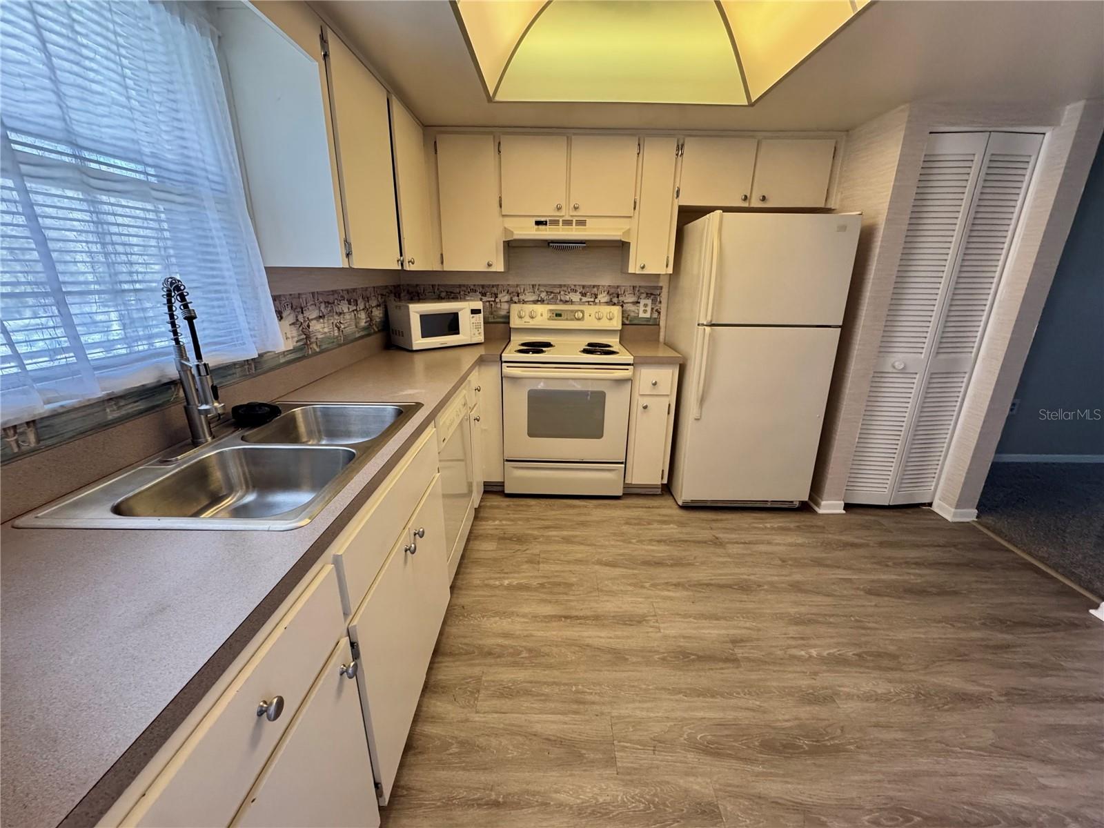 SEMINOLE OAKS APTS - Residential Lease