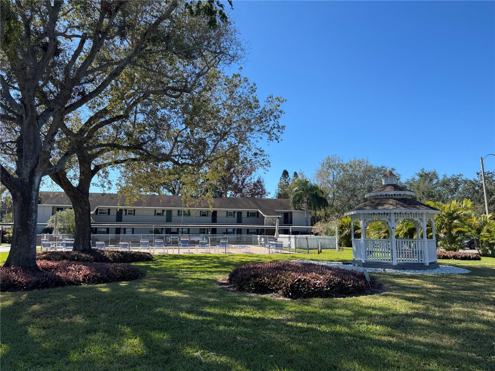 SEMINOLE OAKS APTS - Residential Lease