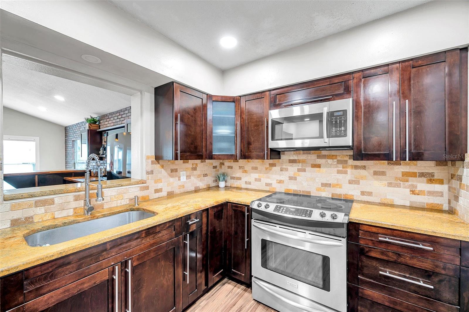 4815 PLANTATION DRIVE