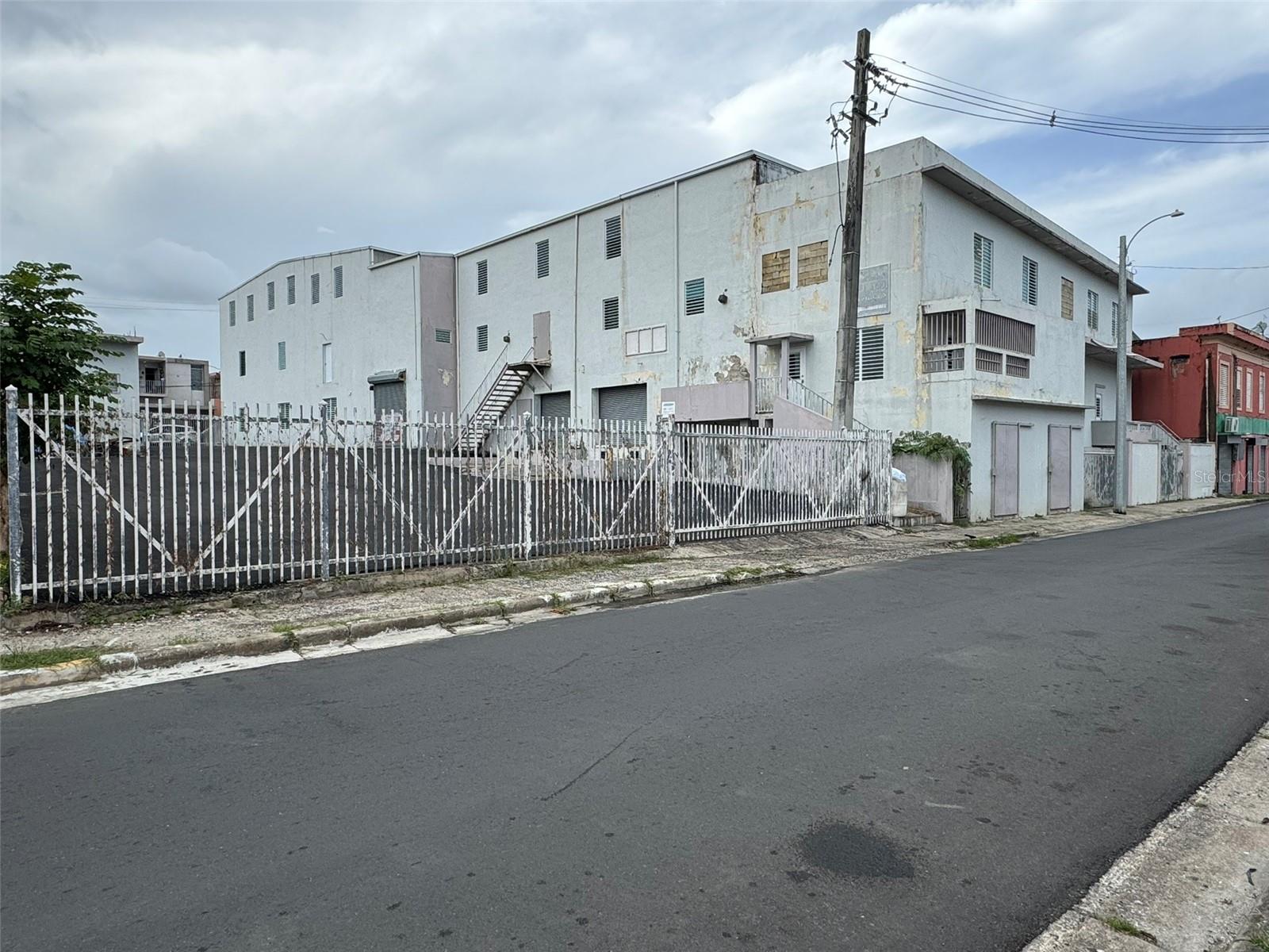 PR 33 AV RAFAEL CORDERO #110