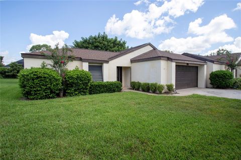 A home in TAVARES