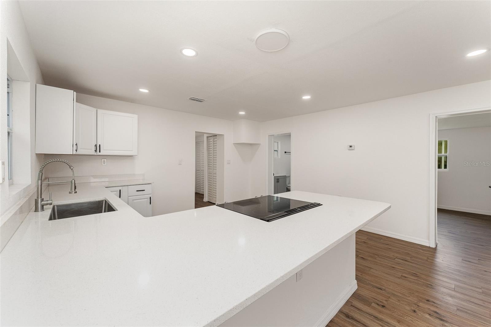 ROANOKE HILLS SUB - Residential Lease