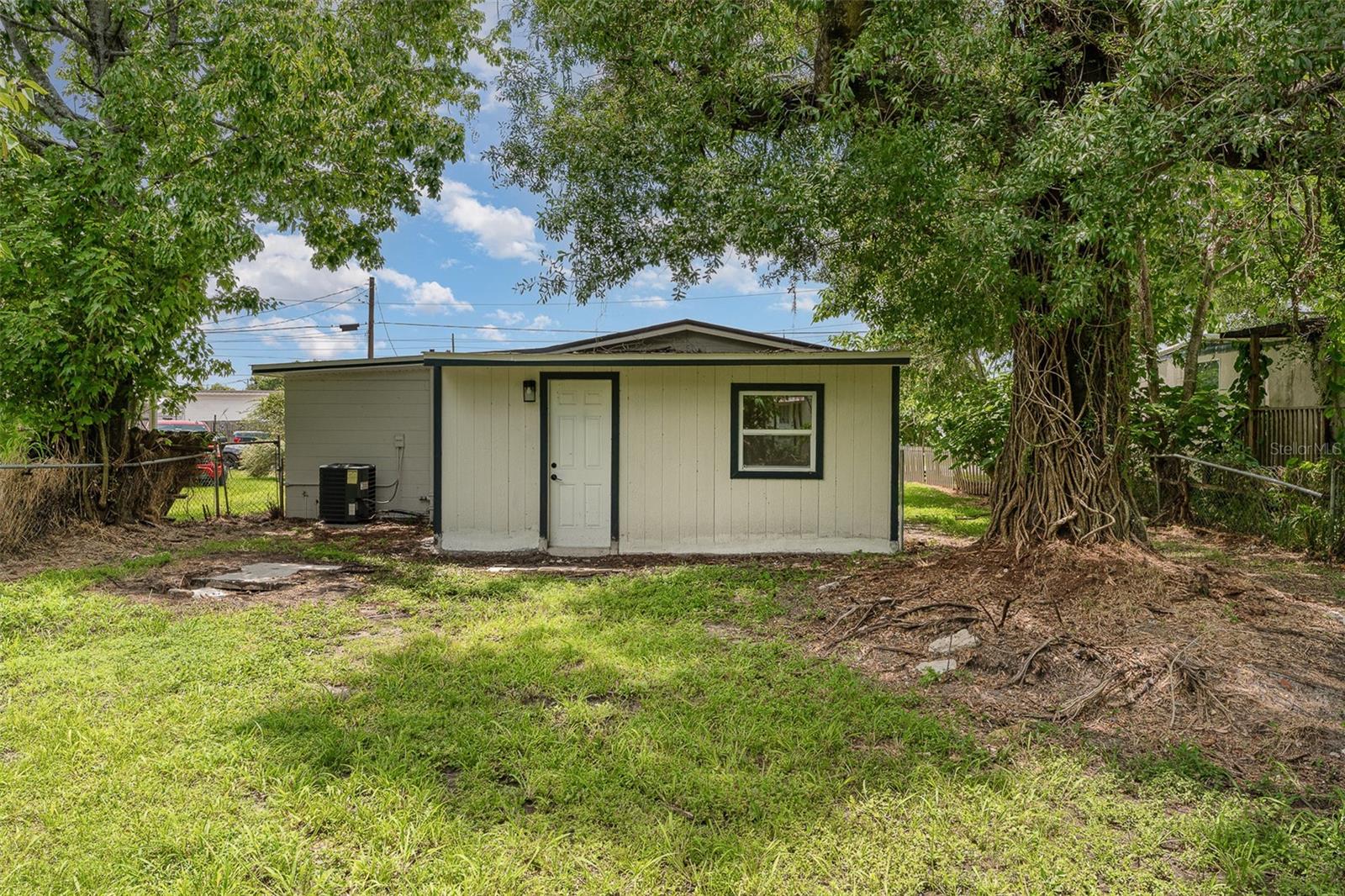 ROANOKE HILLS SUB - Residential Lease