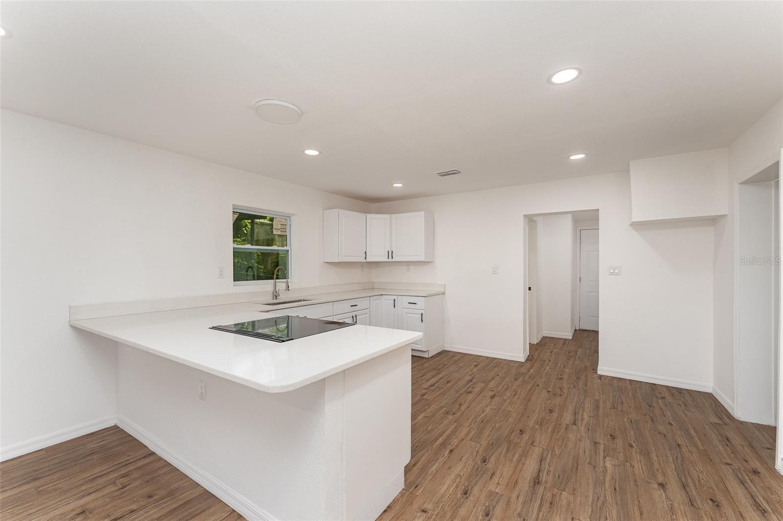 ROANOKE HILLS SUB - Residential Lease