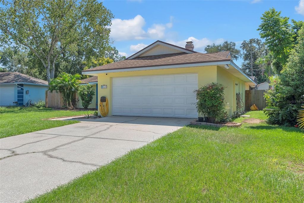 Photo of 620 Rollingwood Lane, Valrico, FL 33594 (MLS # TB8430012)