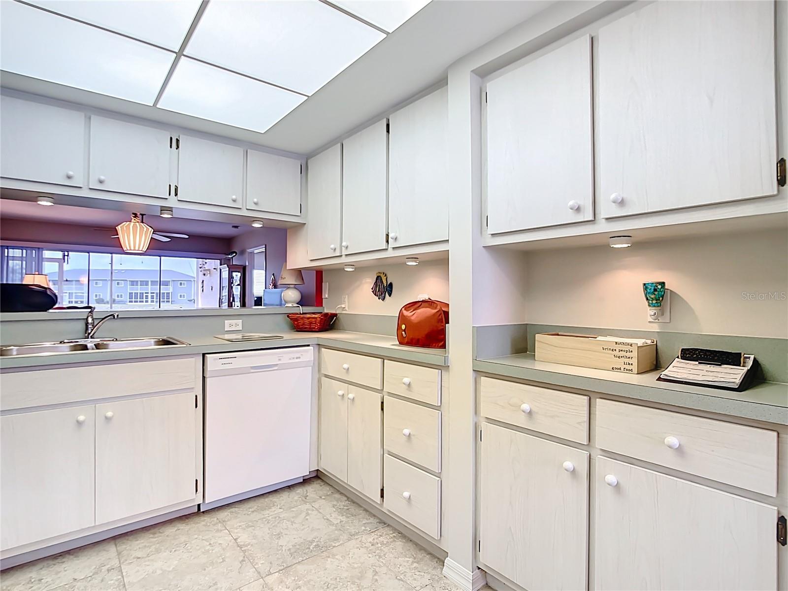 NORTH SHORE/KINGSWAY - Residential