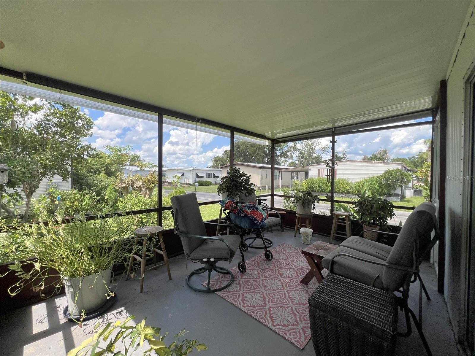 FLORAL LAKES - Residential