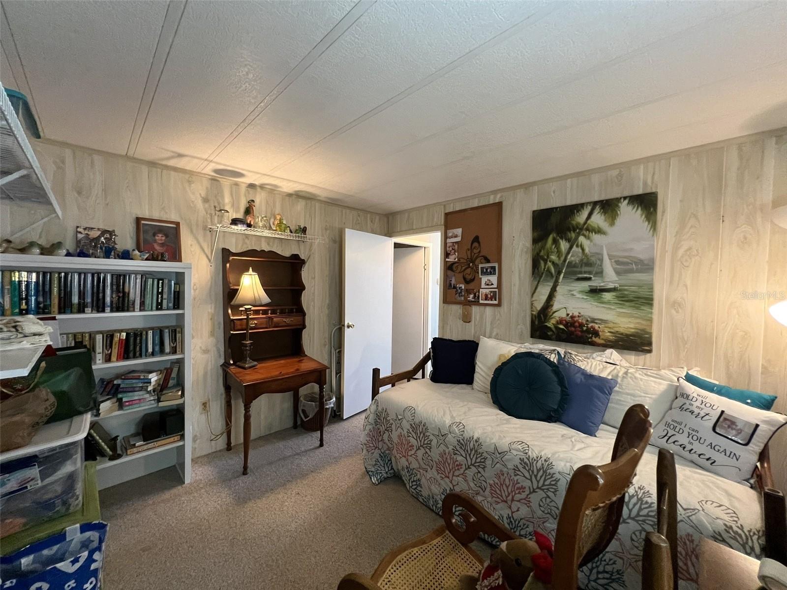 FLORAL LAKES - Residential