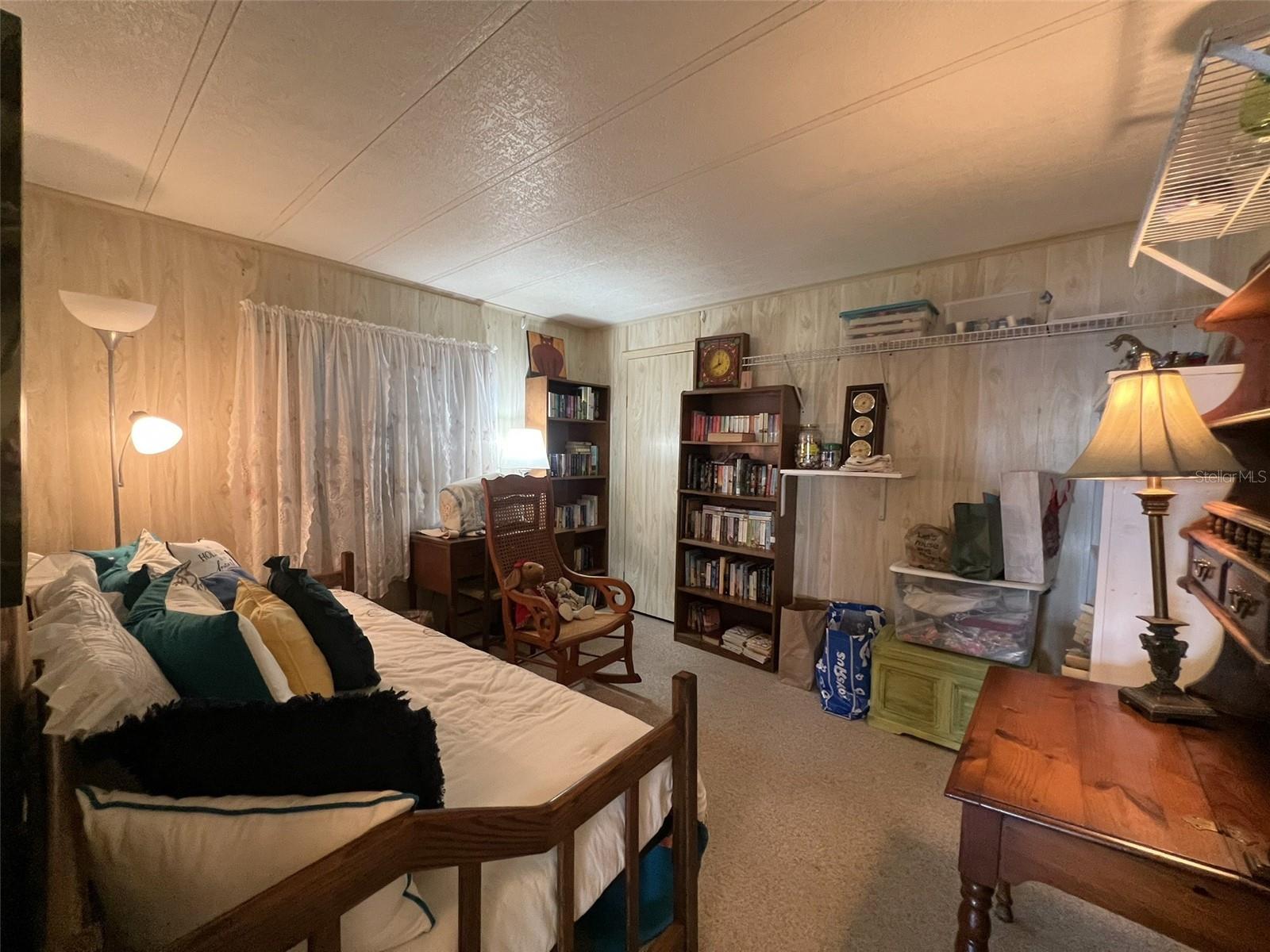 FLORAL LAKES - Residential