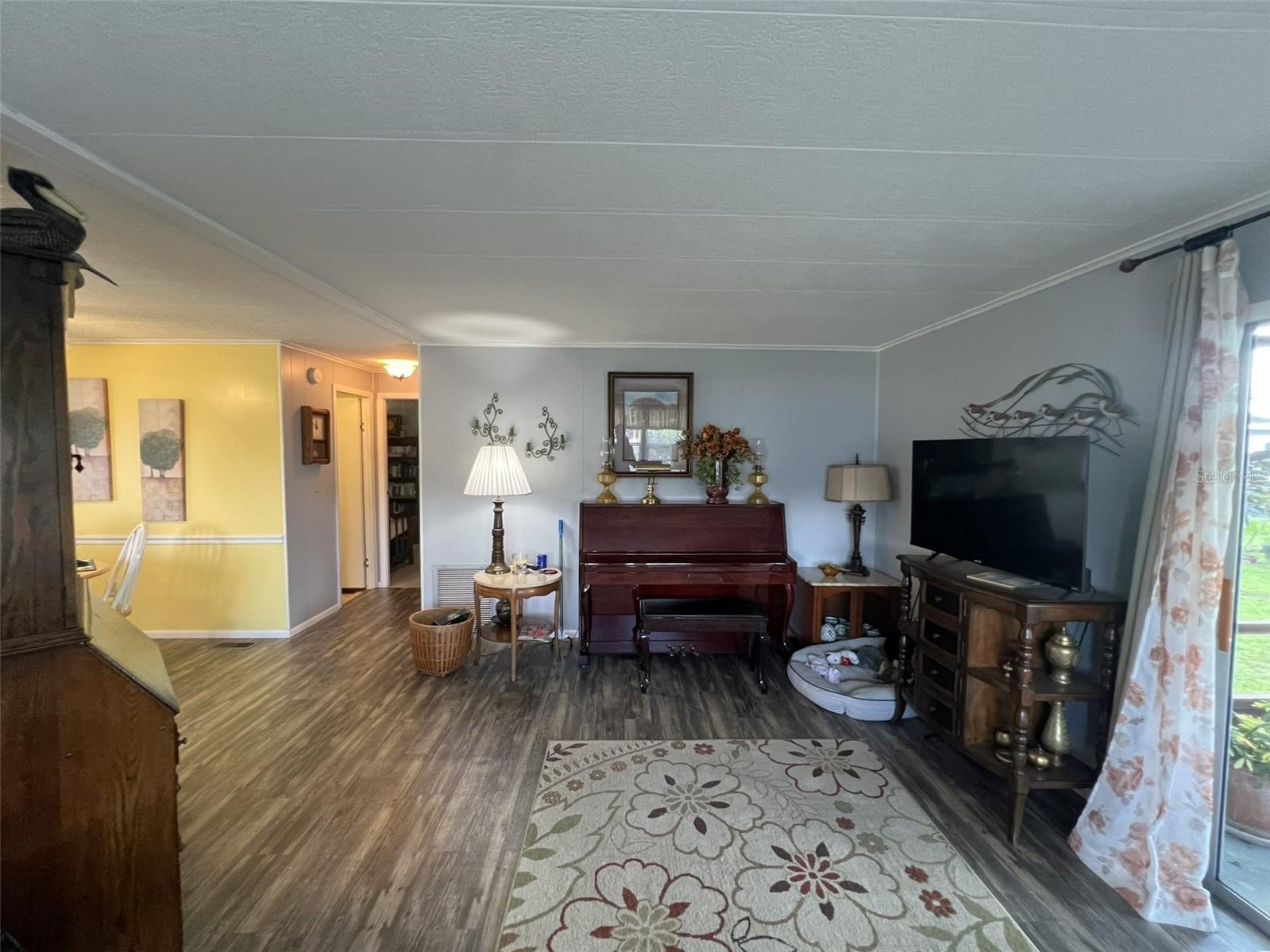 FLORAL LAKES - Residential