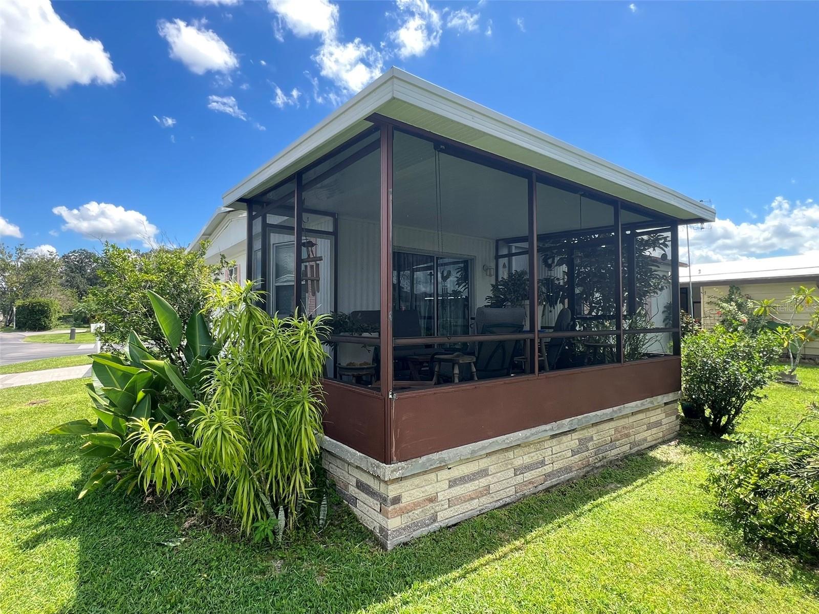 FLORAL LAKES - Residential