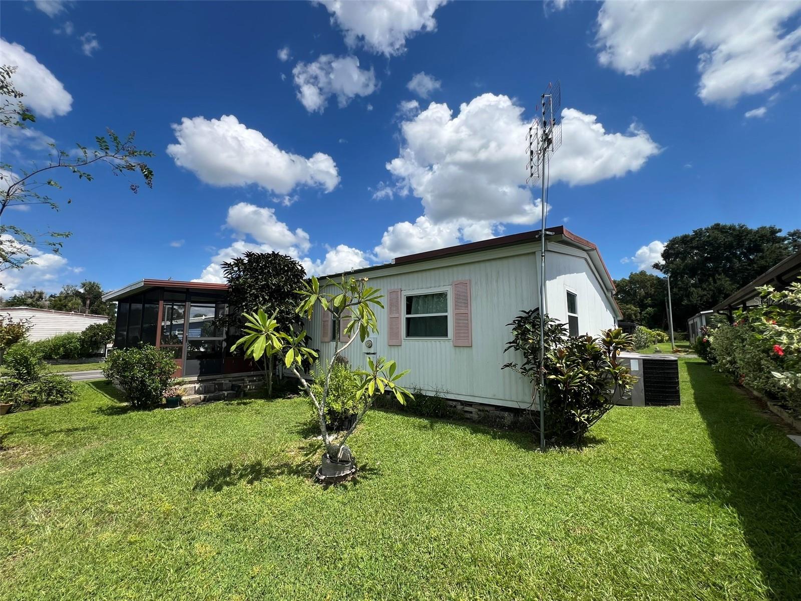 FLORAL LAKES - Residential