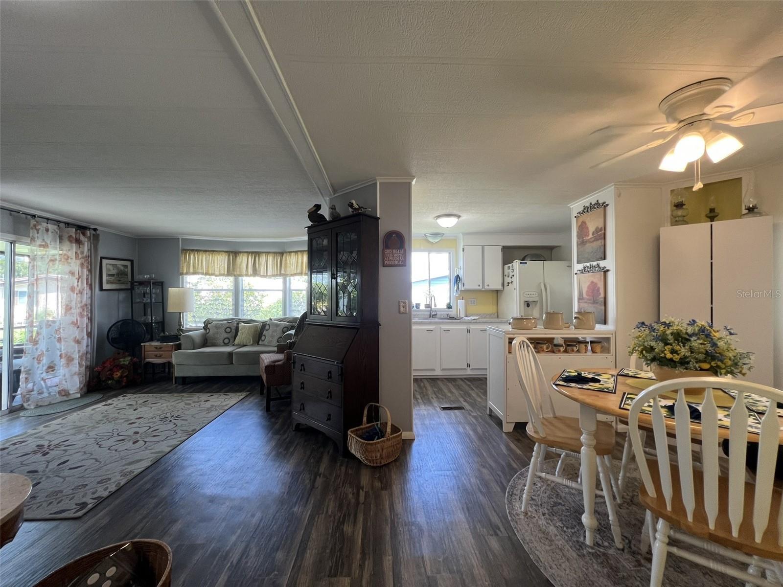 FLORAL LAKES - Residential