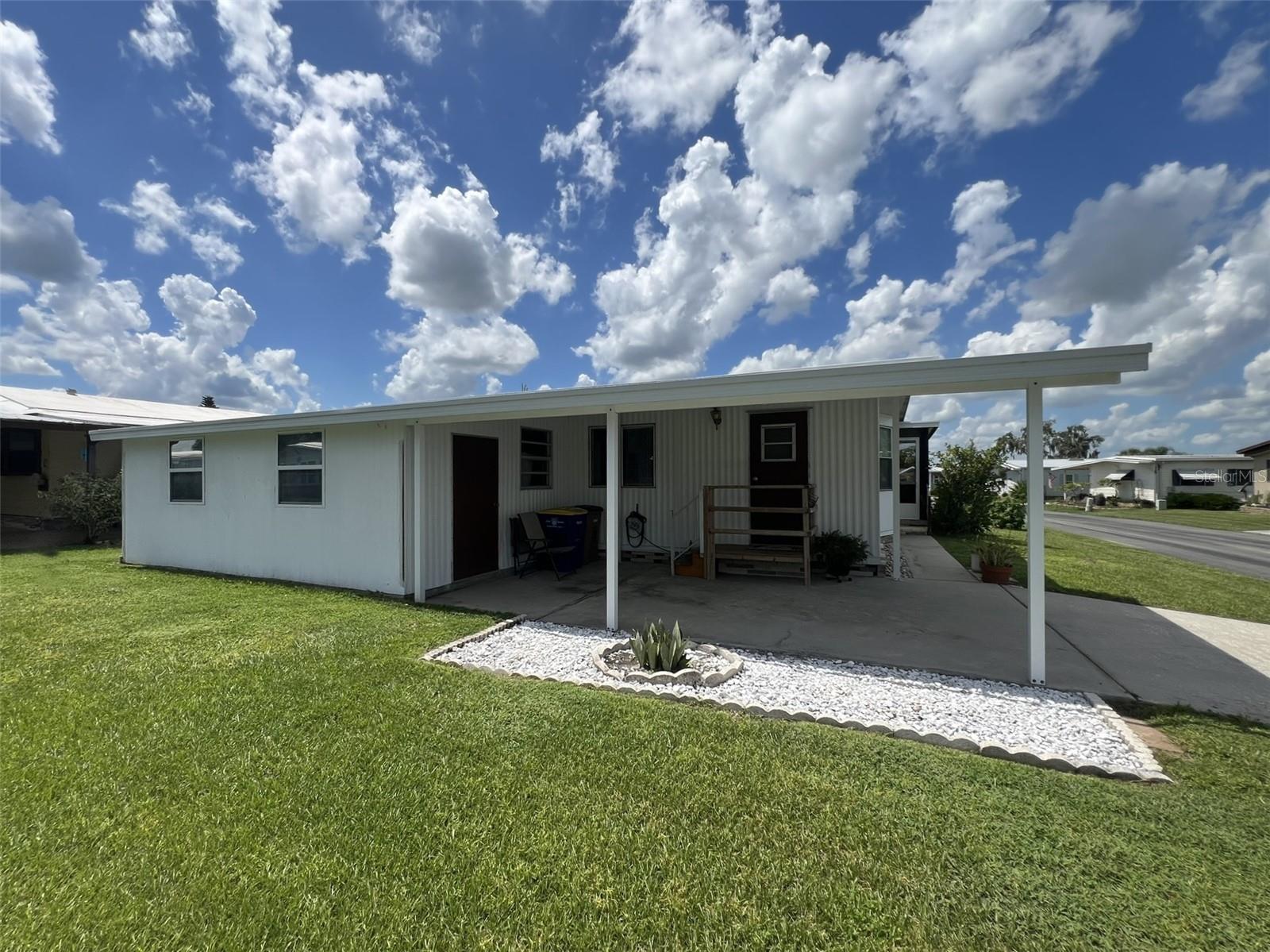 FLORAL LAKES - Residential