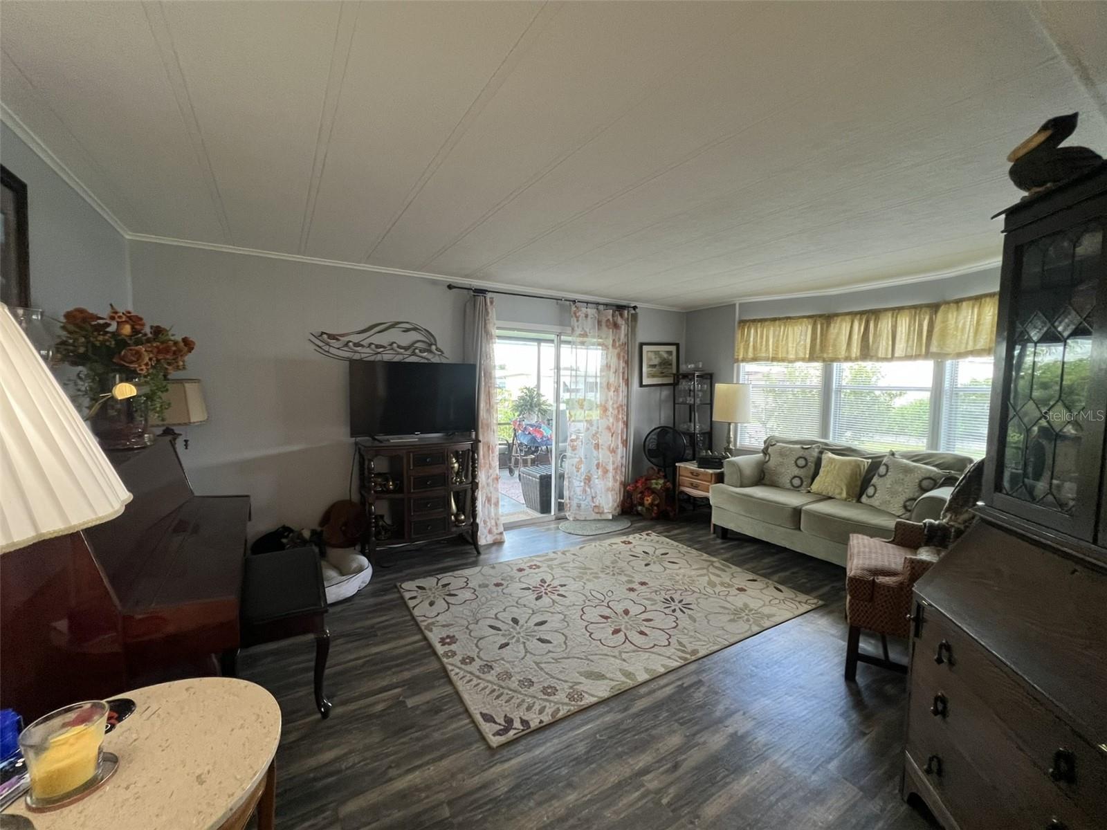 FLORAL LAKES - Residential