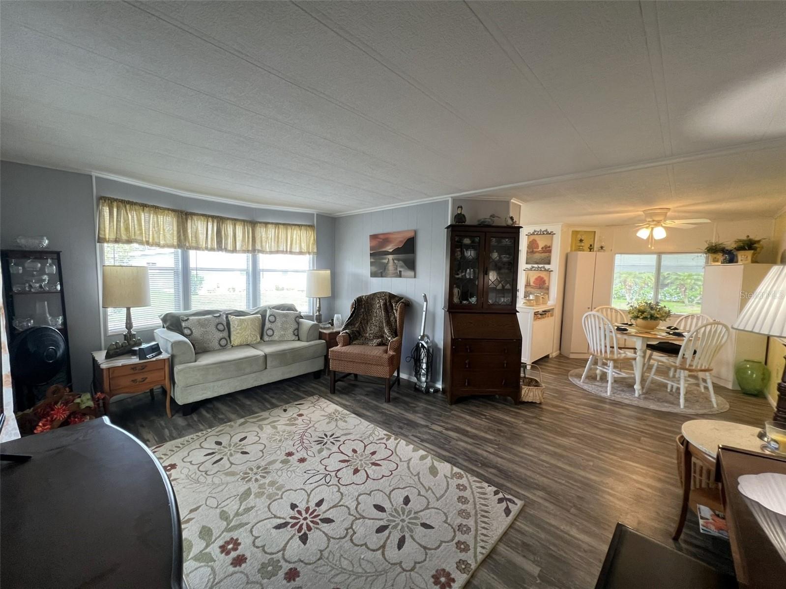 FLORAL LAKES - Residential