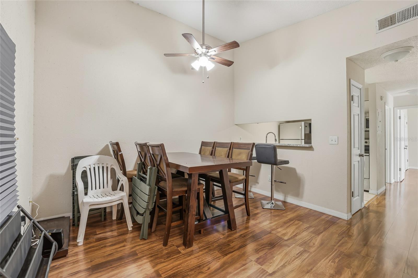 NORTH OAKS CONDO I - Residential Lease