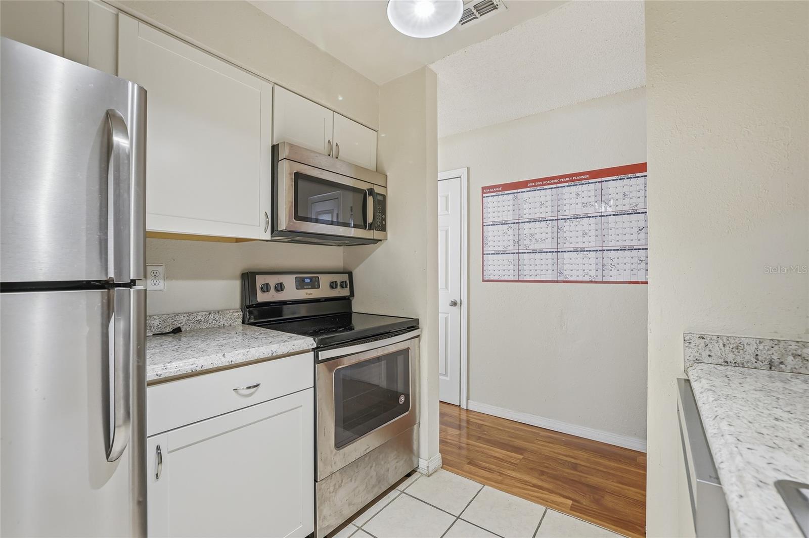 NORTH OAKS CONDO I - Residential Lease