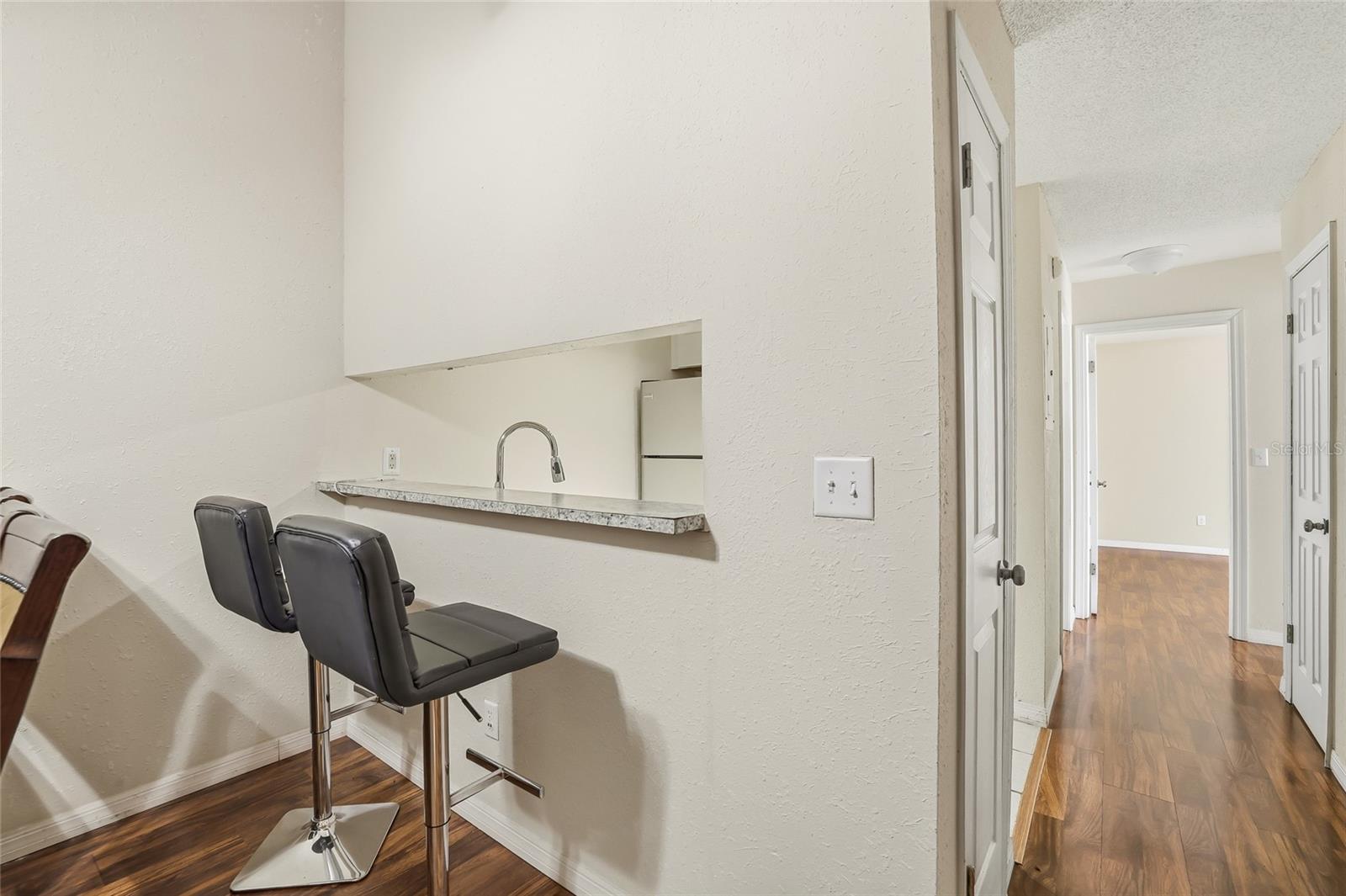 NORTH OAKS CONDO I - Residential Lease