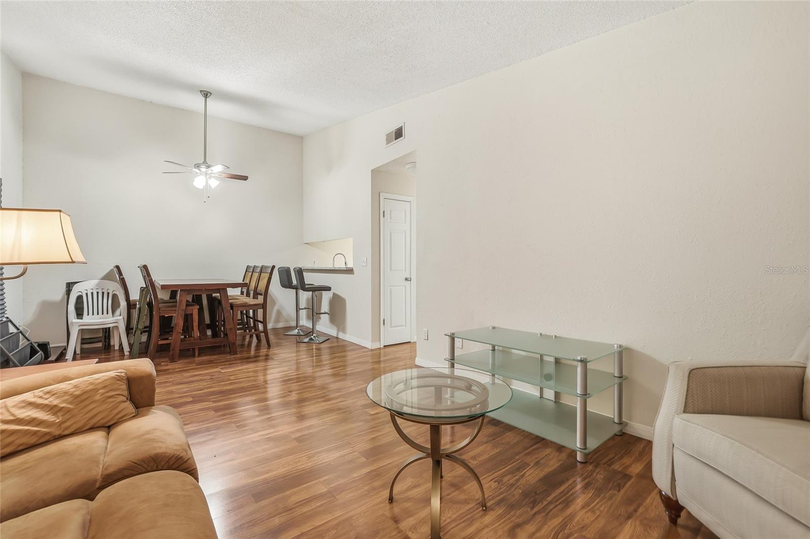 NORTH OAKS CONDO I - Residential Lease