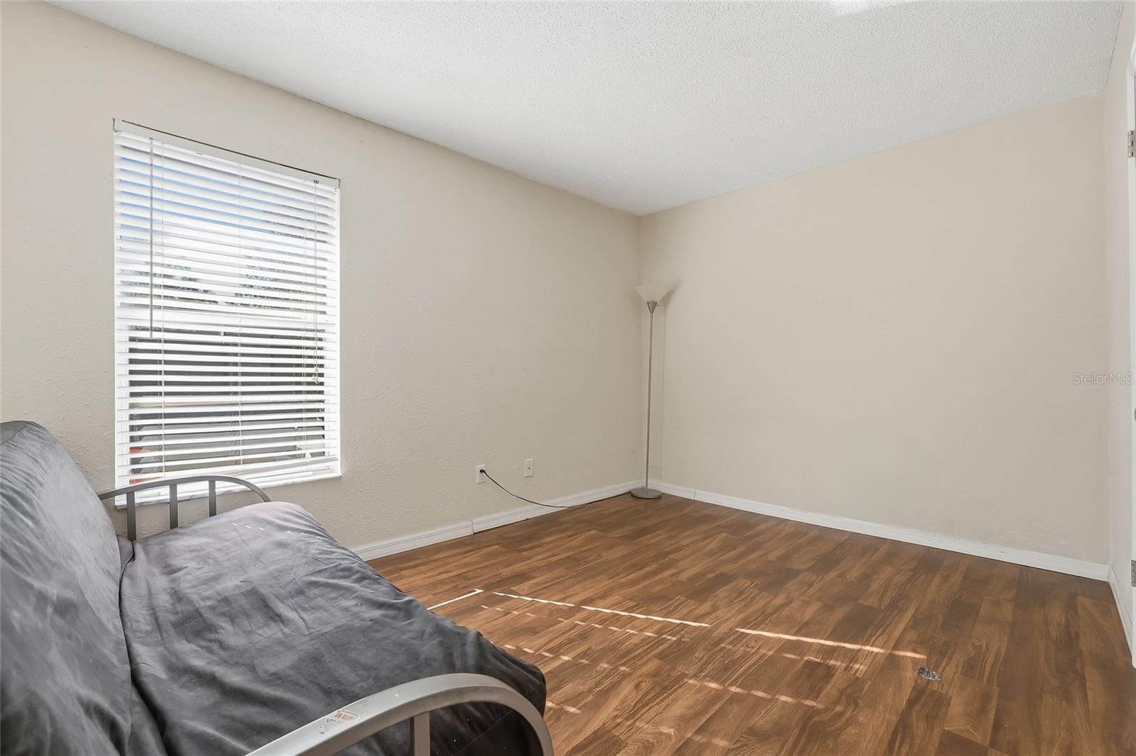 NORTH OAKS CONDO I - Residential Lease