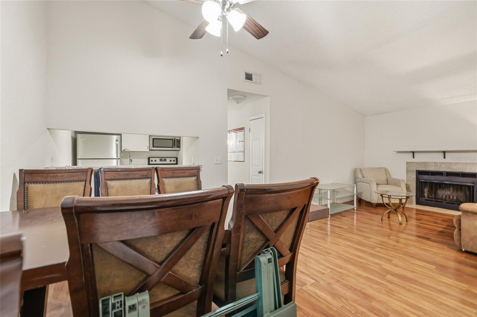 NORTH OAKS CONDO I - Residential Lease