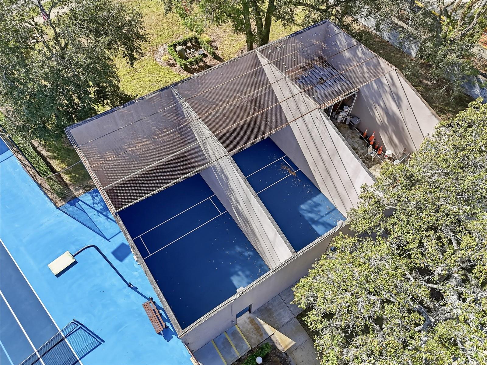 NORTH OAKS CONDO I - Residential Lease