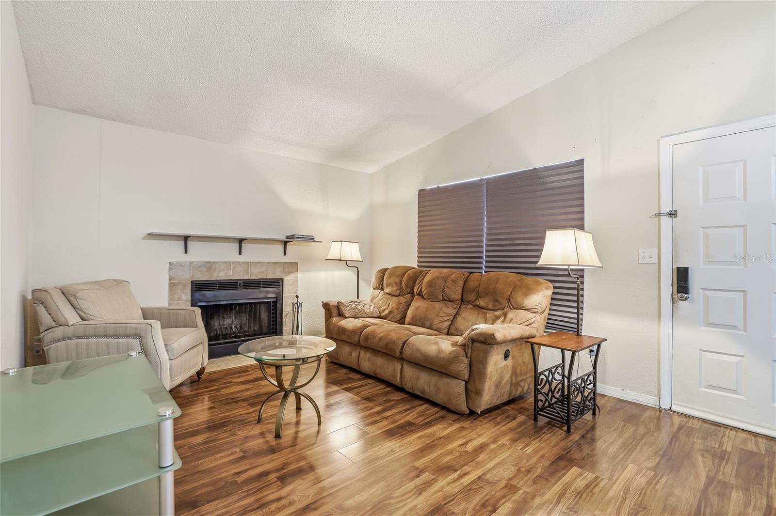 NORTH OAKS CONDO I - Residential Lease