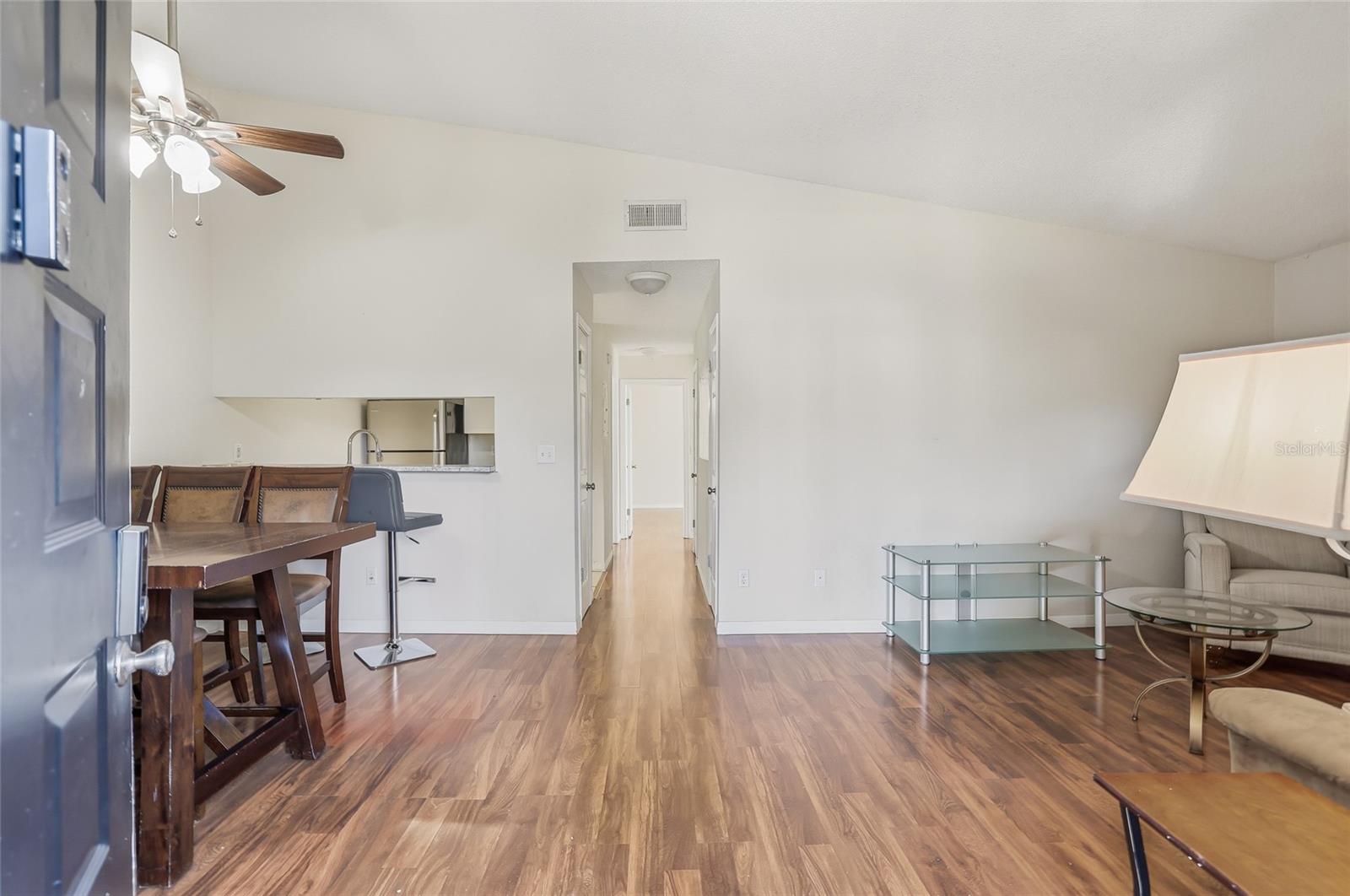 NORTH OAKS CONDO I - Residential Lease