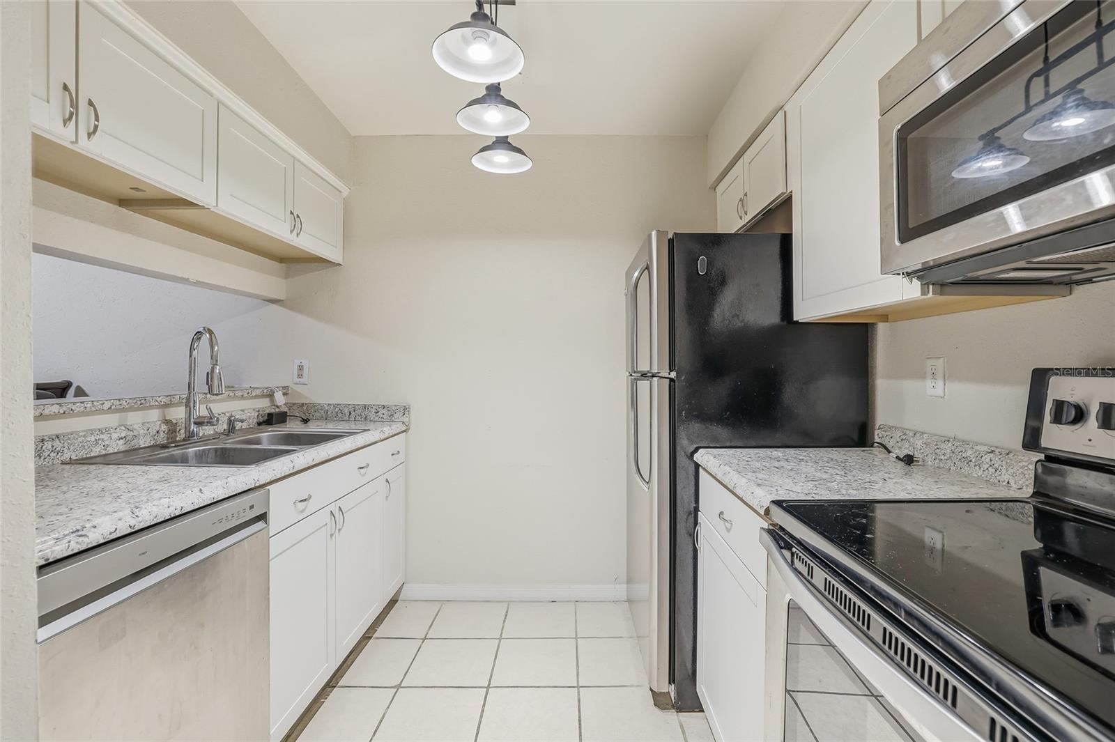 NORTH OAKS CONDO I - Residential Lease