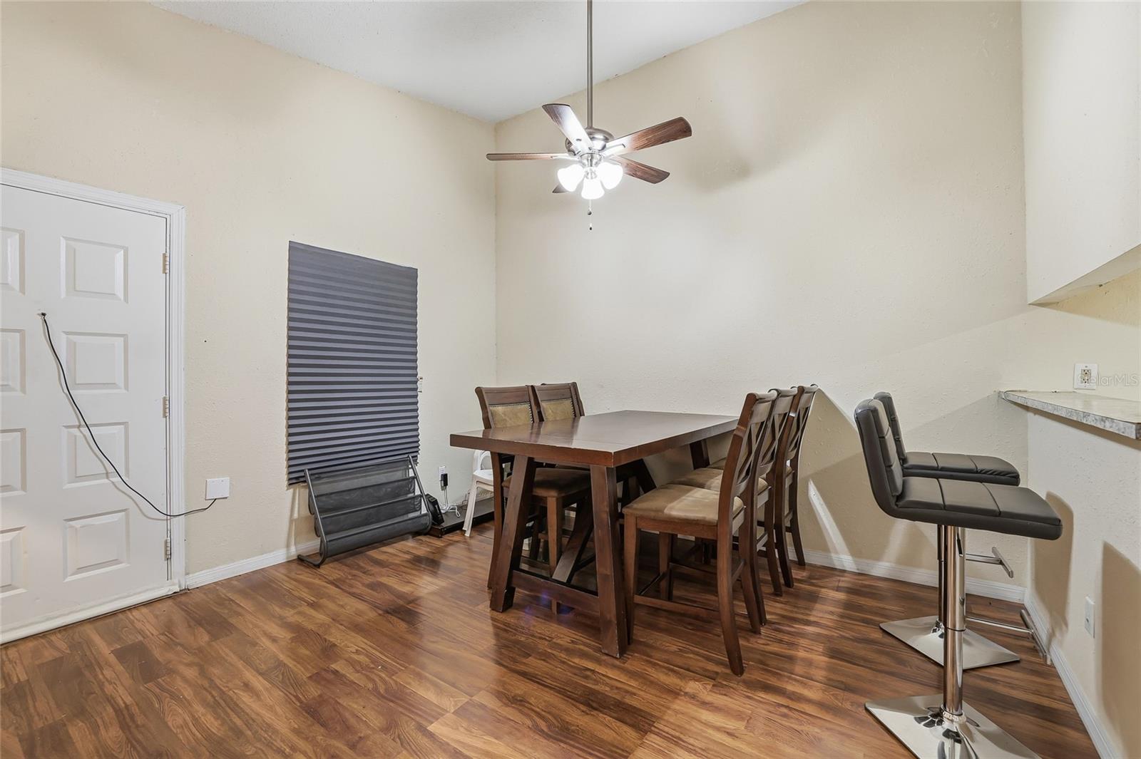 NORTH OAKS CONDO I - Residential Lease